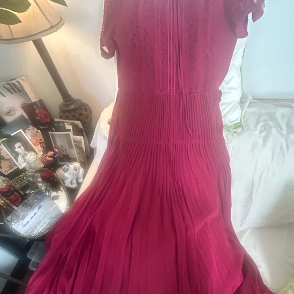 Only worn once SELF PORTRAIT LACE TRIM PLEATED MIDI DRESS in burgundy - size 2! - Picture 3 of 12